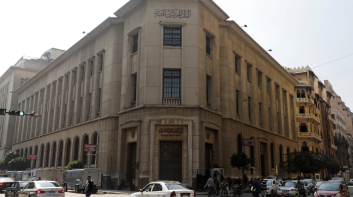 محذرا من 